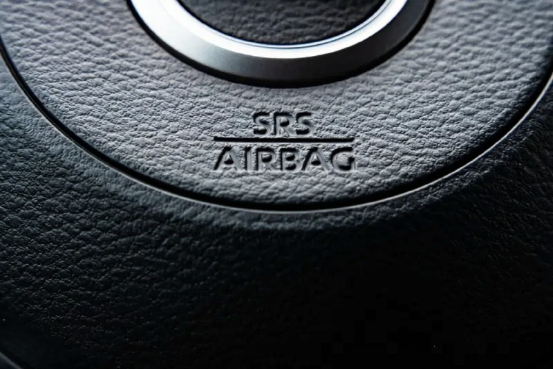 close-up-steering-wheel-center-featuring-srs-airbag-marking-modern-vehicle-automotive-safety-component-highlights-driver-466796235 - Edited